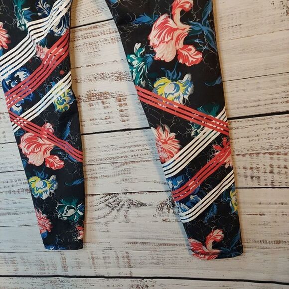 Womans sz Large Floral  with White and Red Stripes Leggings  - Picture 10 of 13